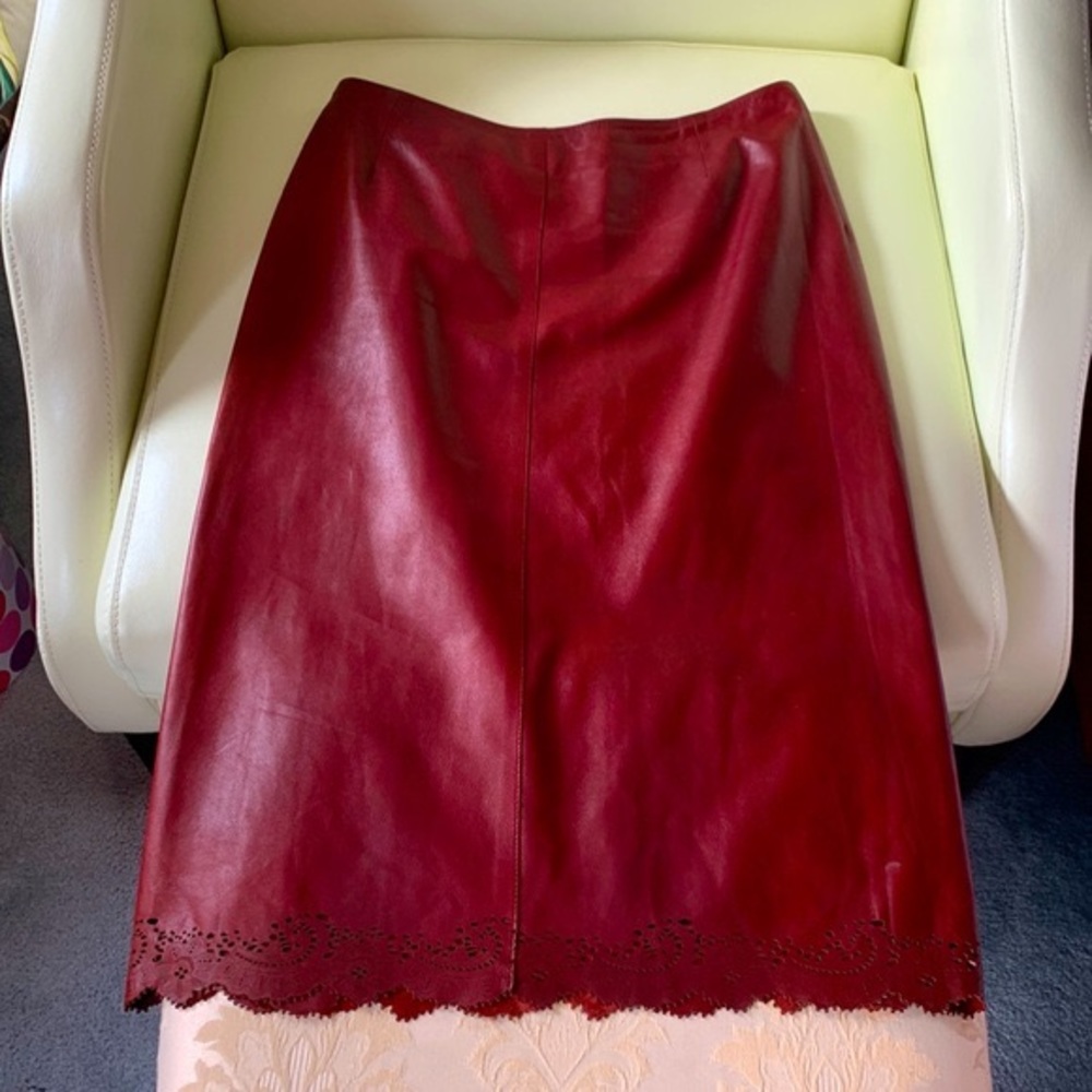 💃🏻 Gorgeous Gucci Leather Skirt with Laser Cut
